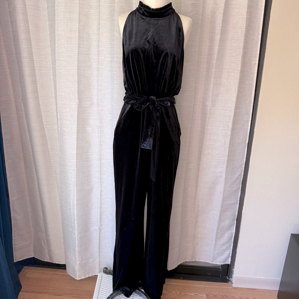 Vince Camuto Elegant Black Velvet Jumpsuit